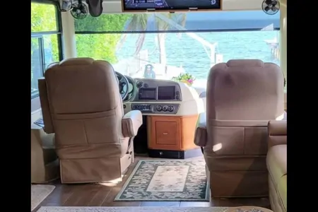 Glamping Queen Tiffin Motorhomes RED Class A