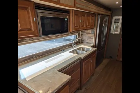 Glamping Queen Tiffin Motorhomes RED Class A