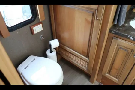 Glamping Queen Tiffin Motorhomes RED Class A