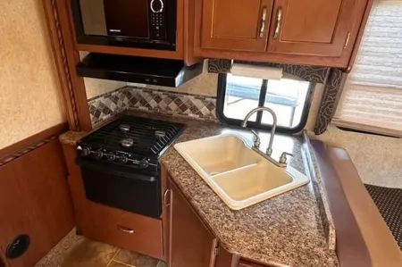 2016 Thor Motor Coach - Freedom Elite 29FE