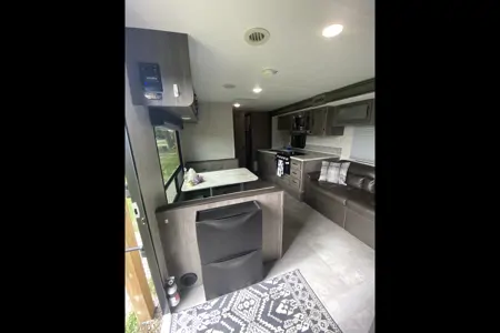"Belle Vita" (Beautiful Life) RV Cottage on Puslinch Lake-2021 Coachmen Apex 300BHS