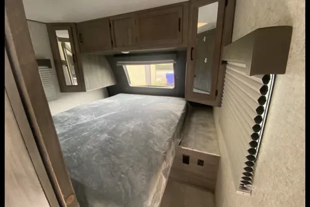 "Belle Vita" (Beautiful Life) RV Cottage on Puslinch Lake-2021 Coachmen Apex 300BHS