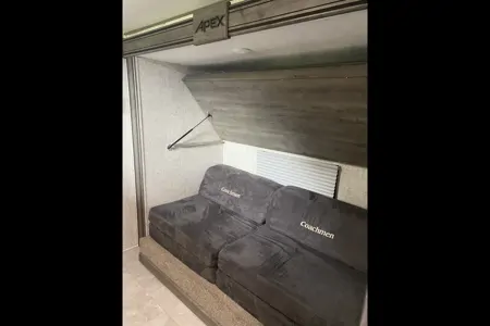 "Belle Vita" (Beautiful Life) RV Cottage on Puslinch Lake-2021 Coachmen Apex 300BHS