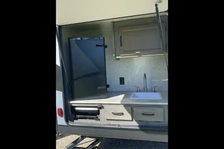 "Belle Vita" (Beautiful Life) RV Cottage on Puslinch Lake-2021 Coachmen Apex 300BHS