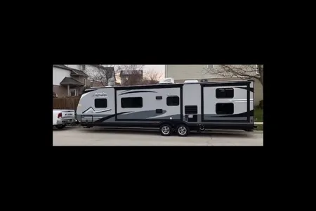 "Belle Vita" (Beautiful Life) RV Cottage on Puslinch Lake-2021 Coachmen Apex 300BHS