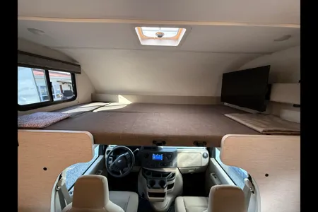 Brand new 2026 Thor Chateau 24ft. with free private shuttle -Luis
