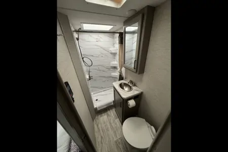 Brand new 2026 Thor Chateau 24ft. with free private shuttle -Luis