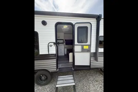 New Farmhouse Jayco Flight SLX Travel Trailer