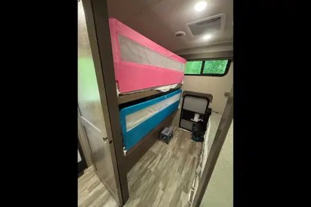 Grand Design Imagine 3210BH Sleeps 7!