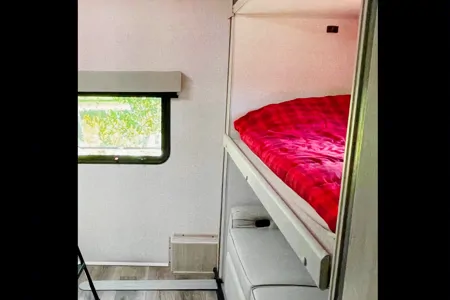 Family Adventurer! 2022- Alta 3150KBH Travel Trailer