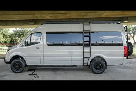 EXECUTIVE OFF ROAD SPRINTER