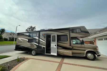 Affordable, high-tech, Forest River Sunseeker - Sleep 10