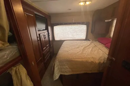 Affordable, high-tech, Forest River Sunseeker - Sleep 10