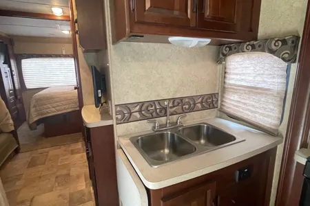 Affordable, high-tech, Forest River Sunseeker - Sleep 10