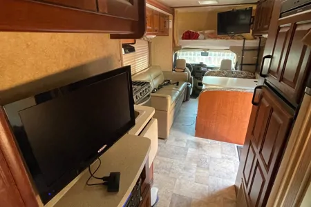 Affordable, high-tech, Forest River Sunseeker - Sleep 10