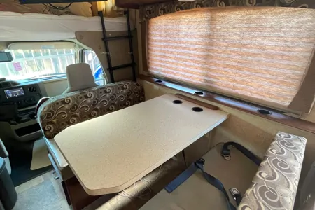 Affordable, high-tech, Forest River Sunseeker - Sleep 10