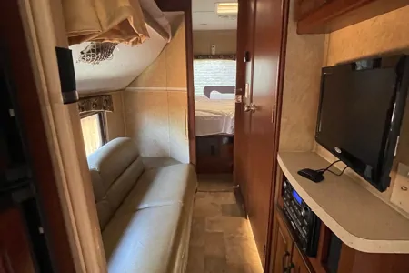 Affordable, high-tech, Forest River Sunseeker - Sleep 10