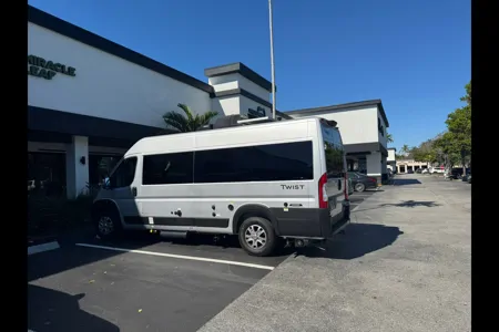 Escape Key Luxury Adventure Camper Van Rental – Palm Beach