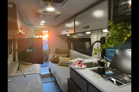 Escape Key Luxury Adventure Camper Van Rental – Palm Beach