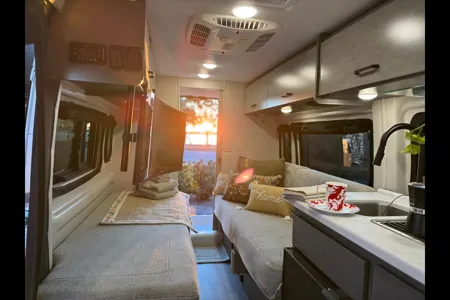 Escape Key Luxury Adventure Camper Van Rental – Palm Beach