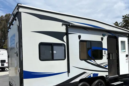 Valencia’s Pacific Coachworks Sandsport Toy Hauler