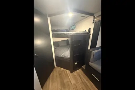 Aunt Annie's Attic Forest River 26DBH Travel Trailer