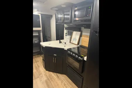 Aunt Annie's Attic Forest River 26DBH Travel Trailer