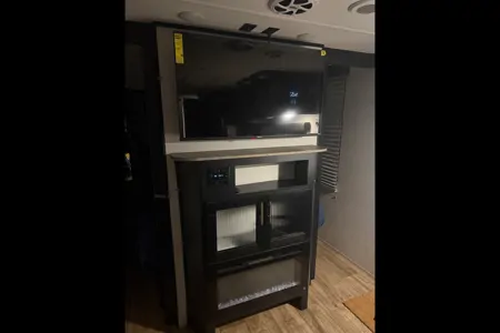 Aunt Annie's Attic Forest River 26DBH Travel Trailer