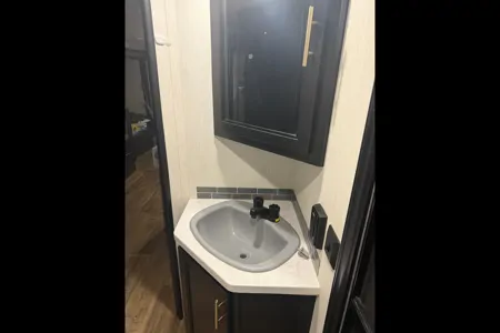 Aunt Annie's Attic Forest River 26DBH Travel Trailer