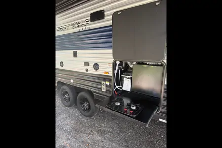 Aunt Annie's Attic Forest River 26DBH Travel Trailer