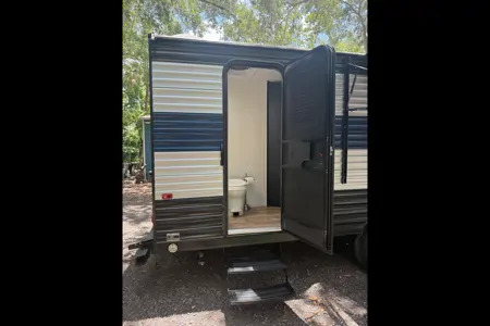 Aunt Annie's Attic Forest River 26DBH Travel Trailer