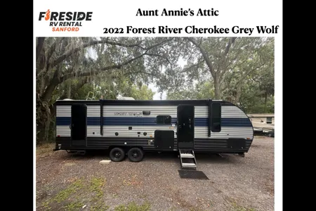 Aunt Annie's Attic Forest River 26DBH Travel Trailer