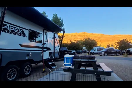 leo's Coachmen Apex Travel Trailer
