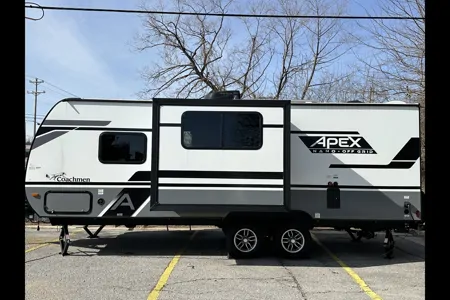 leo's Coachmen Apex Travel Trailer