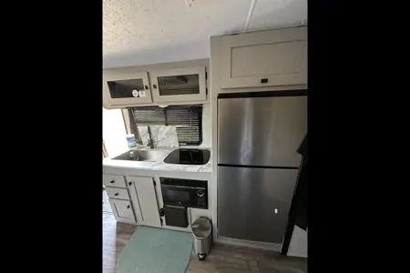 leo's Coachmen Apex Travel Trailer