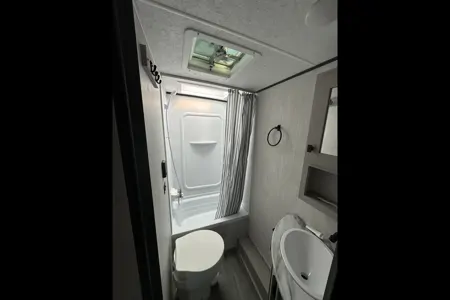 leo's Coachmen Apex Travel Trailer