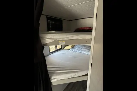 leo's Coachmen Apex Travel Trailer