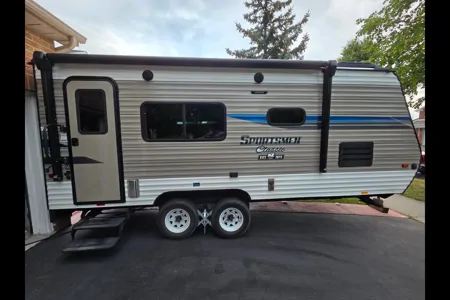 2021!! MOTORIZED FISHING BOAT! E-BIKES! DRONES! BBQs! Moe's KZ Sportsmen 190 Toyhauler