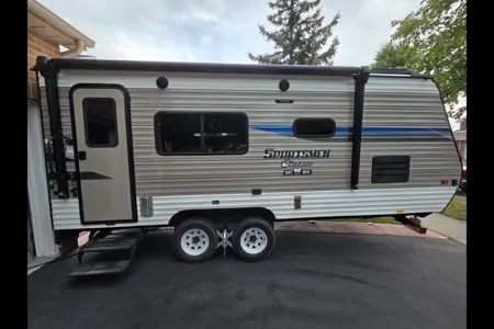 2021!! MOTORIZED FISHING BOAT! E-BIKES! MOVIE PROJECTOR! BBQs! Moe's KZ Sportsmen 190 Toyhauler