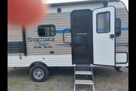 Clean KZ Sportsmen Travel Trailer