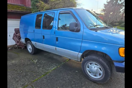 Jonathan's Ford E250 Campervan