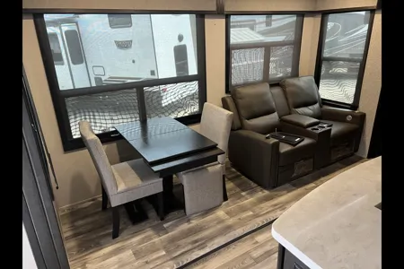 zach's Highland Ridge RV 371MBH Fifth Wheel