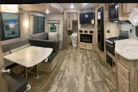 John's Coachmen Catalina Legacy Edition Travel Trailer