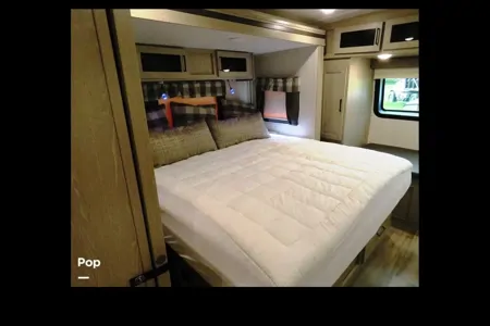 Peter's Forest River Flagstaff super lite 29rbs Travel Trailer