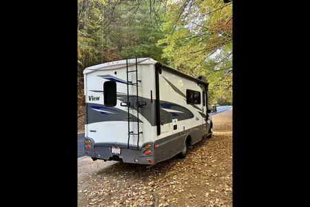 25ft of Freedom - Mountains, Beaches, Beers!