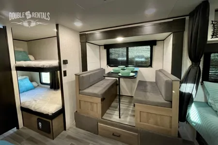JAY FLIGHT SLX, SUV towable w/ Queen Bed, Bunks, Dinette, Slide-out & Solar!