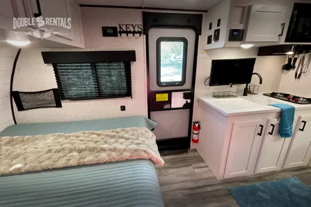 JAY FLIGHT SLX, SUV towable w/ Queen Bed, Bunks, Dinette, Slide-out & Solar!