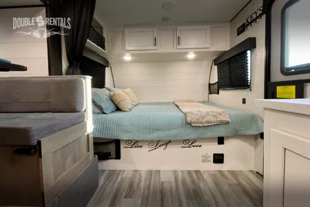 JAY FLIGHT SLX, SUV towable w/ Queen Bed, Bunks, Dinette, Slide-out & Solar!