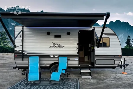 JAY FLIGHT SLX, SUV towable w/ Queen Bed, Bunks, Dinette, Slide-out & Solar!
