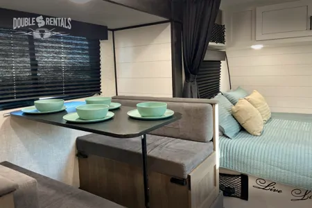 JAY FLIGHT SLX, SUV towable w/ Queen Bed, Bunks, Dinette, Slide-out & Solar!